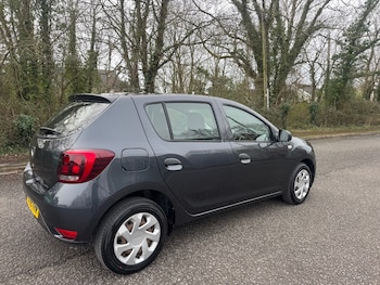 Used Dacia Sandero 2018 for sale - 77579609: Photo