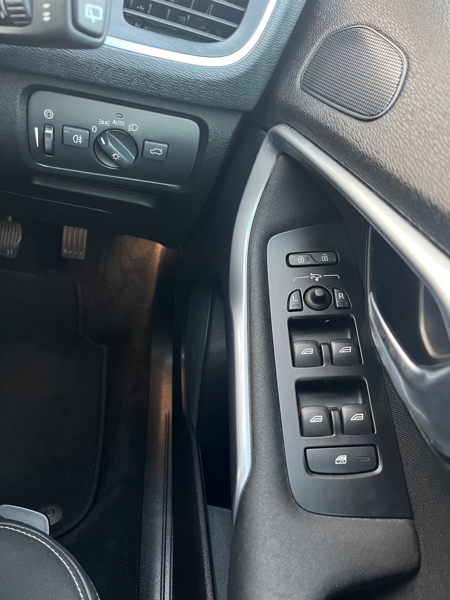 Used Volvo V40 2019 for sale - 77065487: Photo 15