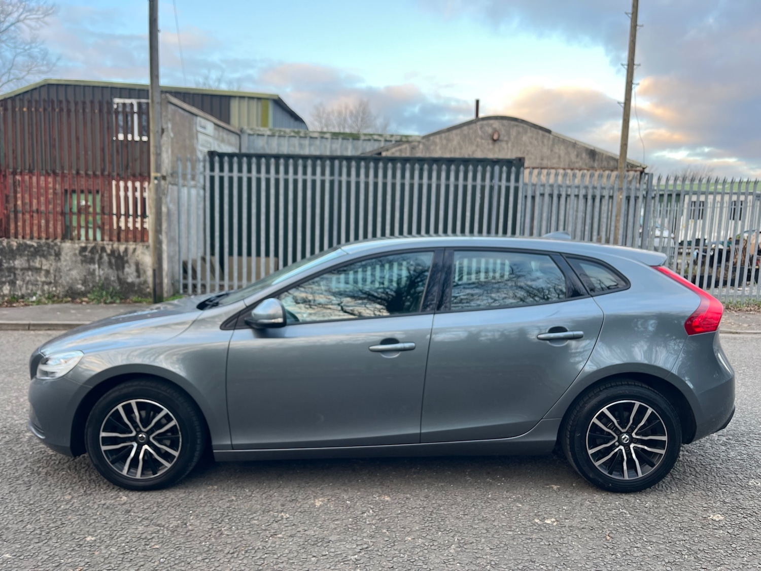 Used Volvo V40 2019 for sale - 77065487: Photo 4