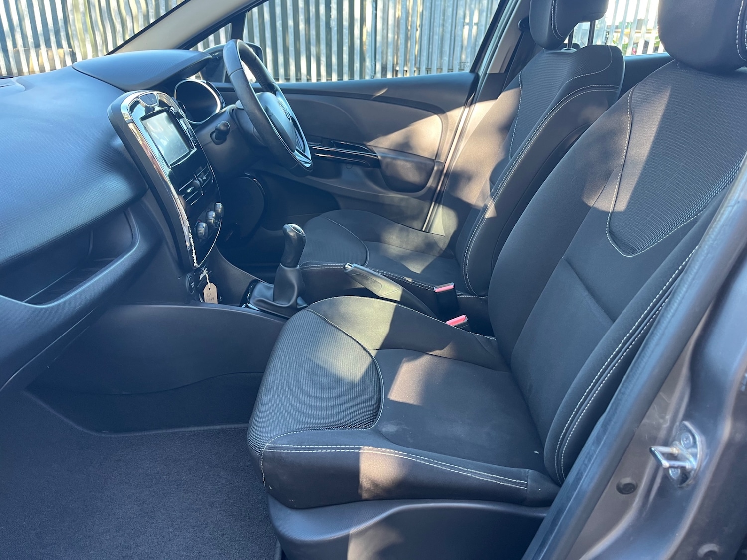 Used Renault Clio 2014 for sale - 76616616: Photo 7