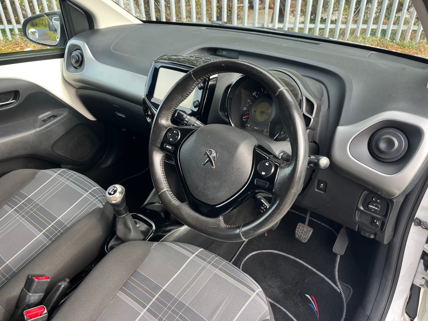 Used Peugeot 108 2016 for sale - 76334871: Photo 11