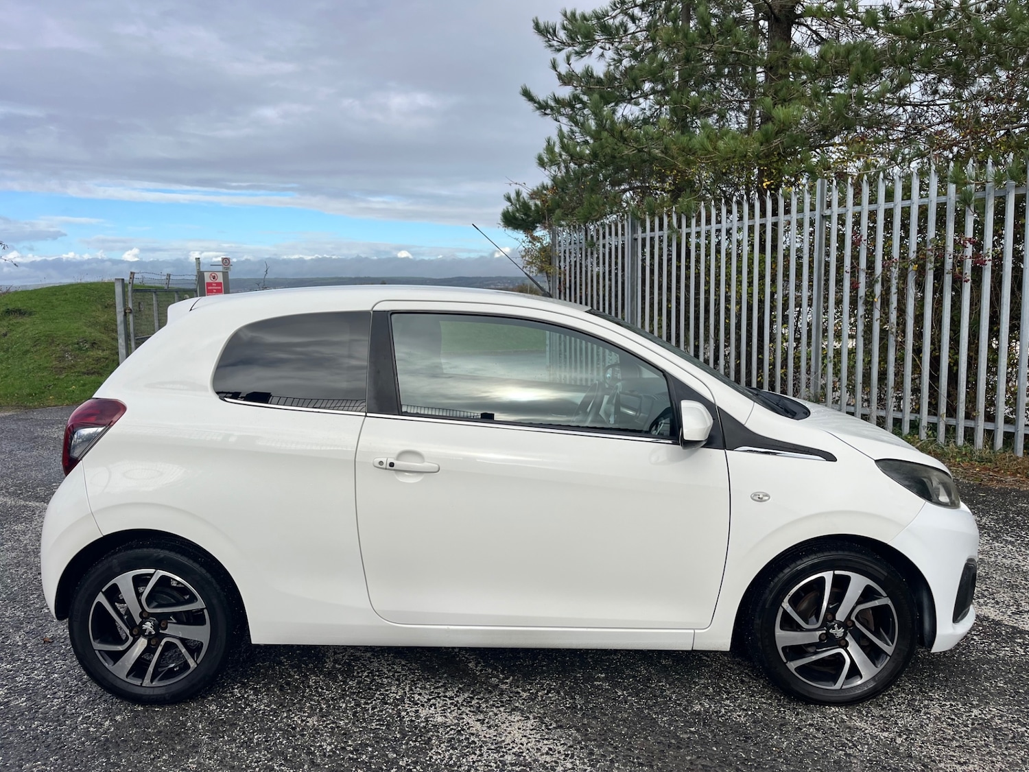 Used Peugeot 108 2016 for sale - 76334871: Photo 2