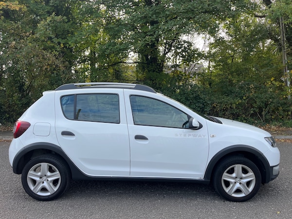 Used Dacia Sandero Stepway 2014 for sale - 76299843: Photo 2