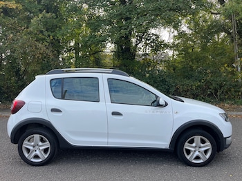 Used Dacia Sandero Stepway 2014 for sale - 76299843: Photo 2