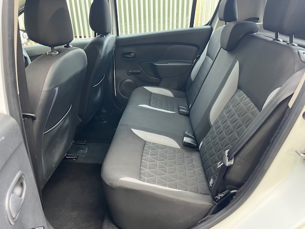 Used Dacia Sandero Stepway 2014 for sale - 76299843: Photo 9