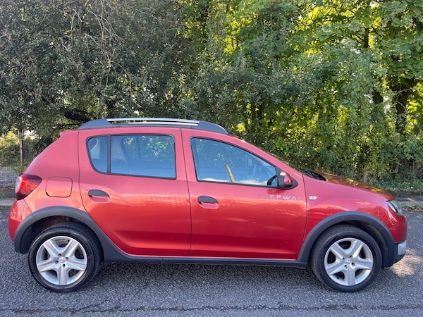 Used Dacia Sandero Stepway 2014 for sale - 76104853: Photo 2