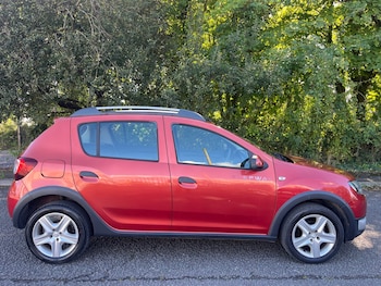Used Dacia Sandero Stepway 2014 for sale - 76104853: Photo 2