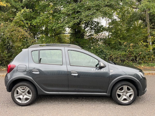 Used Dacia Sandero Stepway 2017 for sale - 76253038: Photo 2