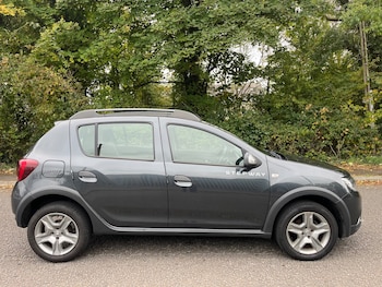 Used Dacia Sandero Stepway 2017 for sale - 76253038: Photo 2
