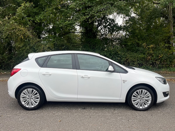 Used Vauxhall Astra 2013 for sale - 76204667: Photo 2