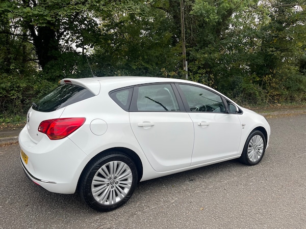 Used Vauxhall Astra 2013 for sale - 76204667: Photo 3