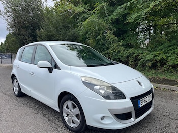 2010 (60) - 1.5 dCi 106 Dynamique TomTom 5dr* LONG MOT TWO KEYS *