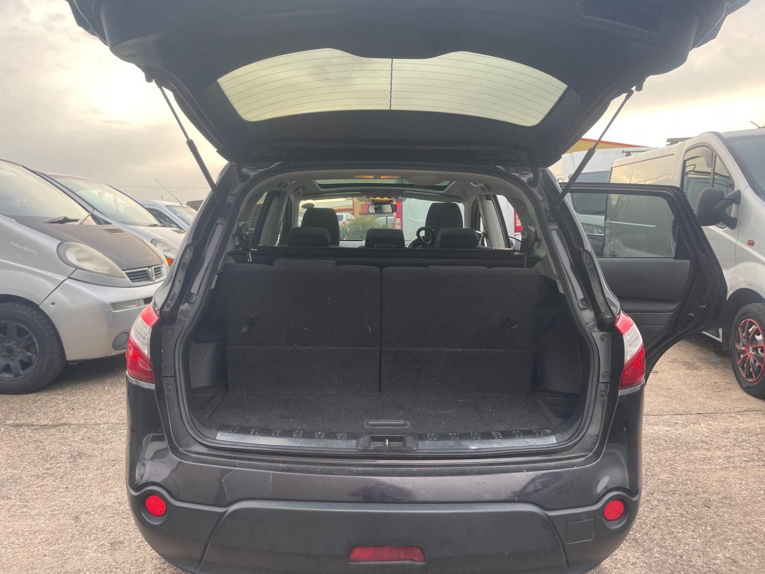 Used Nissan Qashqai+2 2010 for sale - 76114888: Photo 8