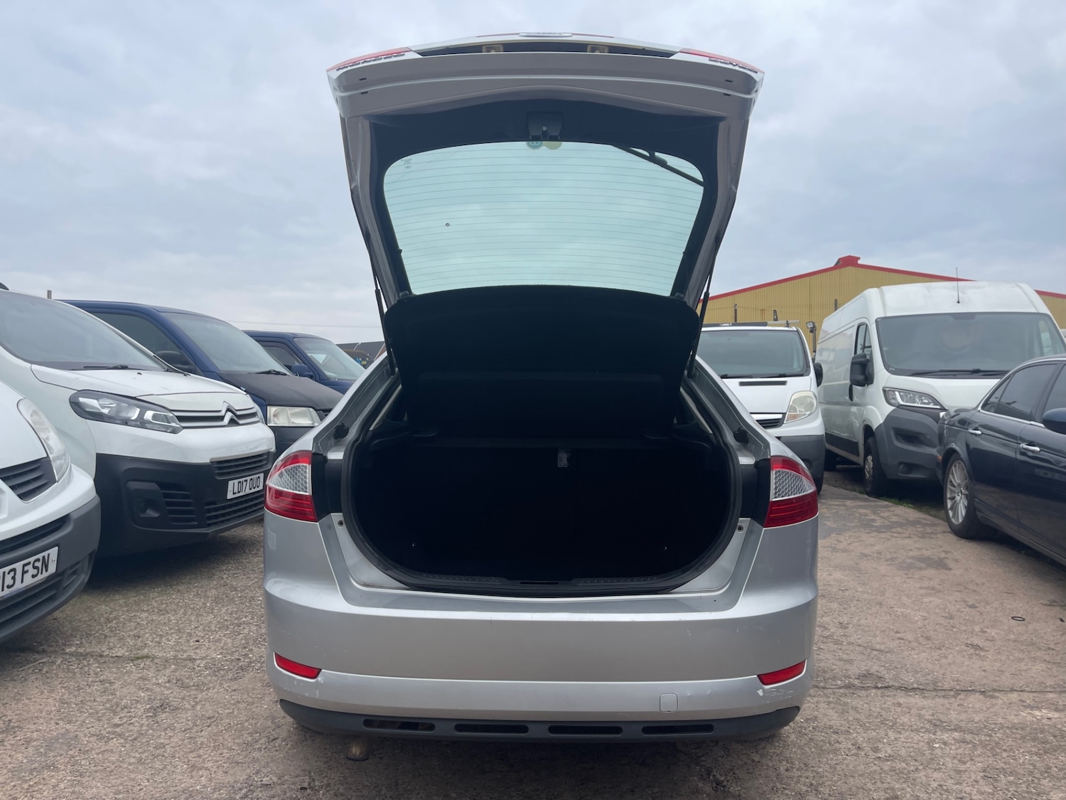 Used Ford Mondeo 2010 for sale - 76093871: Photo 6