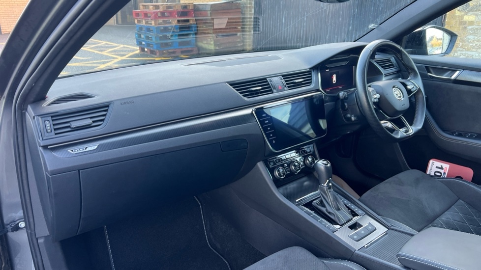 Used Skoda Superb 2023 for sale - 76760724: Photo 2