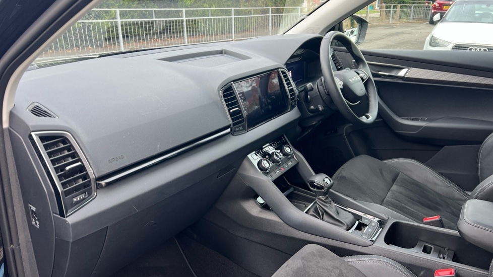 Used Skoda Karoq 2025 for sale - 76381660: Photo 2