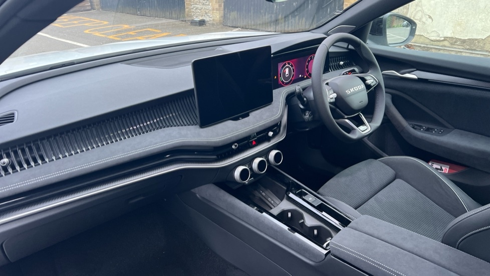 Used Skoda Superb 2025 for sale - 76168573: Photo 2