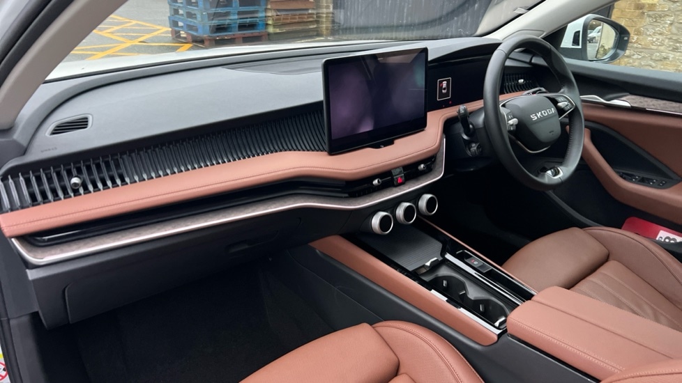 Used Skoda Superb 2025 for sale - 76804098: Photo 2