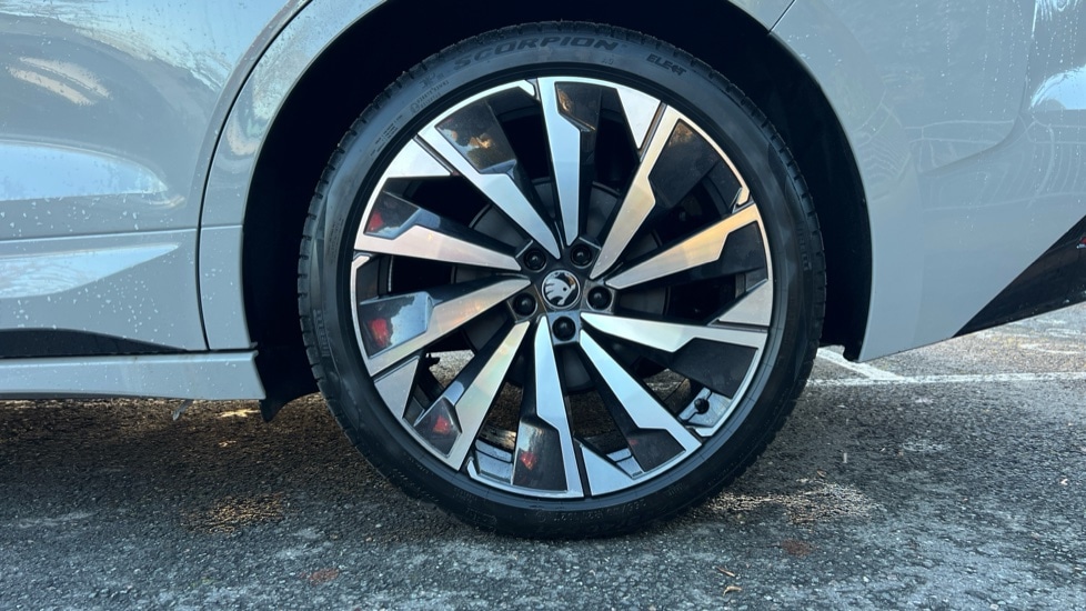 Used Skoda Enyaq 2025 for sale - 76804086: Photo 18