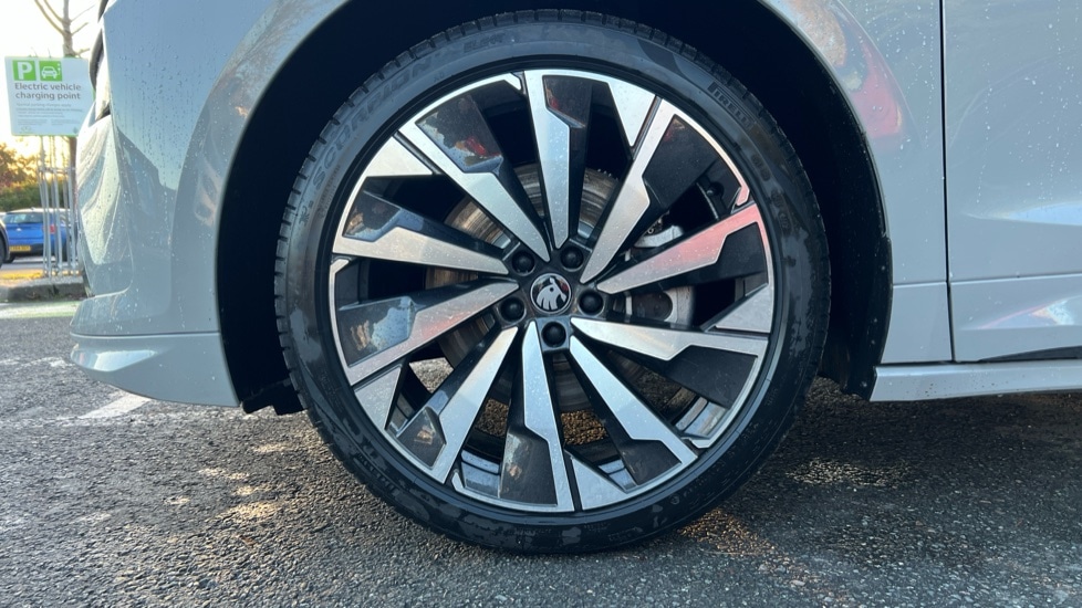 Used Skoda Enyaq 2025 for sale - 76804086: Photo 5