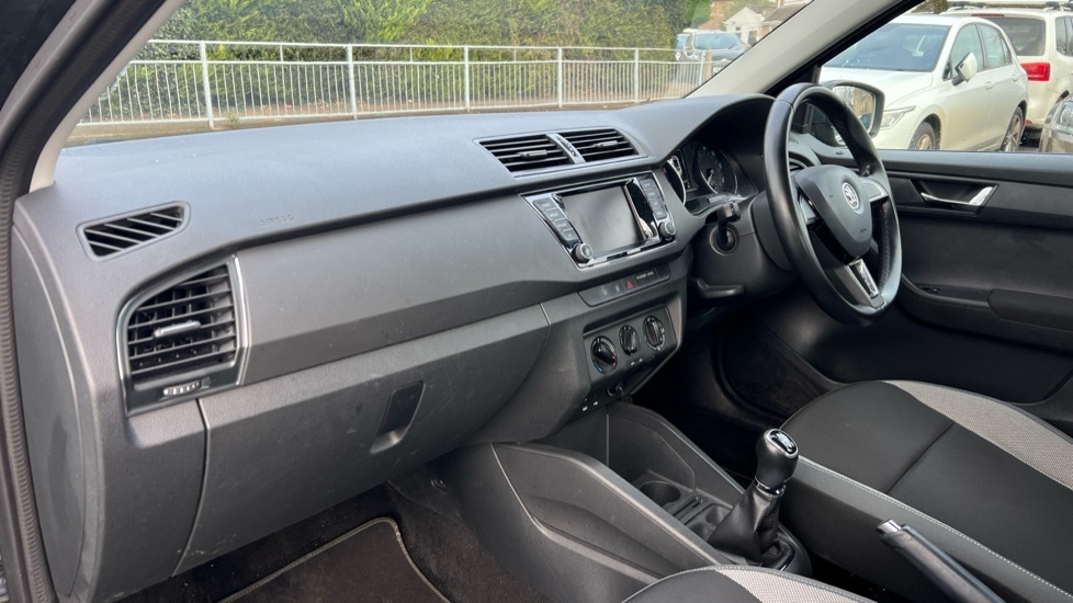 Used Skoda Fabia 2015 for sale - 76851231: Photo 2