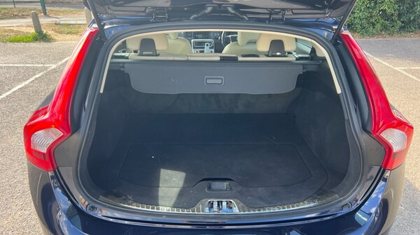 Used Volvo V60 2016 for sale - 76161533: Photo 15
