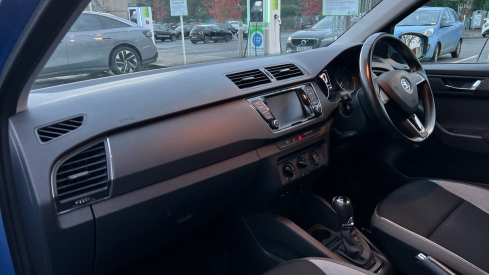 Used Skoda Fabia 2015 for sale - 76856384: Photo 2