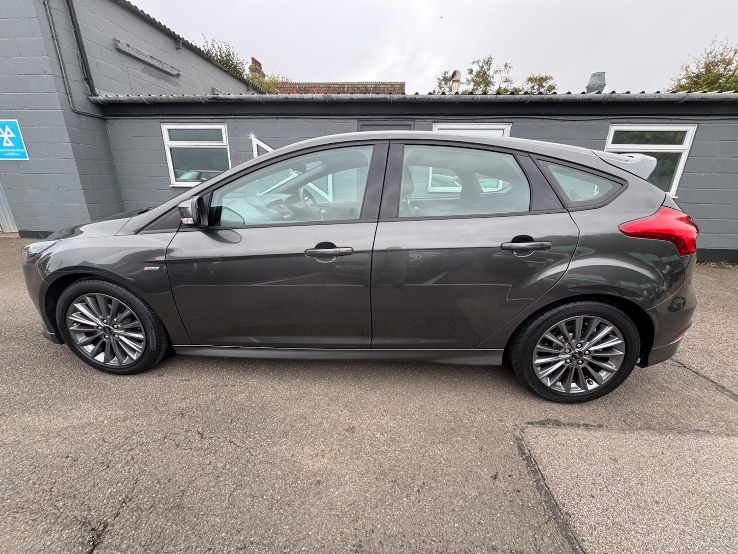 Used Ford Focus 2017 for sale - 76576599: Photo 6