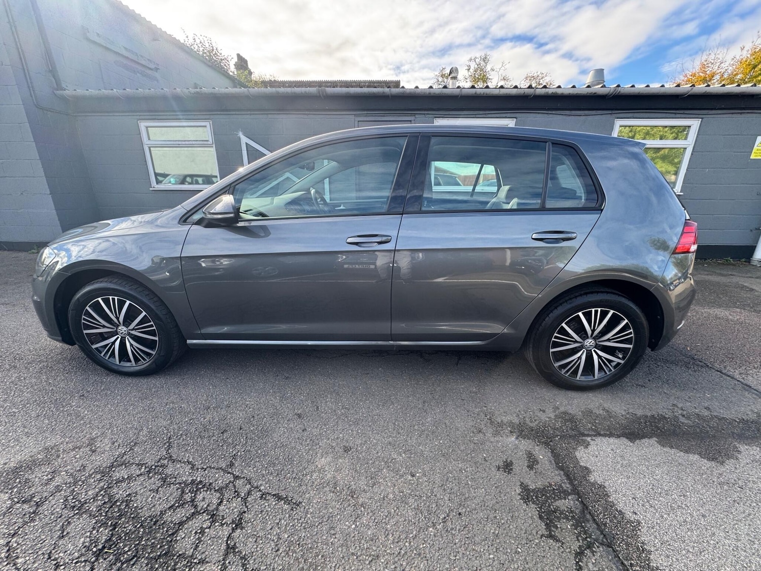 Used Volkswagen Golf 2018 for sale - 76336178: Photo 5