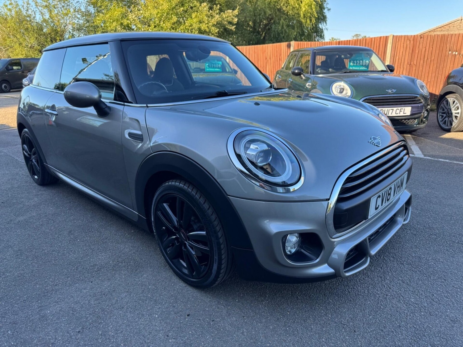 Used MINI Hatch 2018 for sale - 76576614: Photo 1