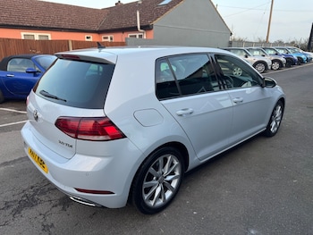 Used Volkswagen Golf 2017 for sale - 77805083: Photo
