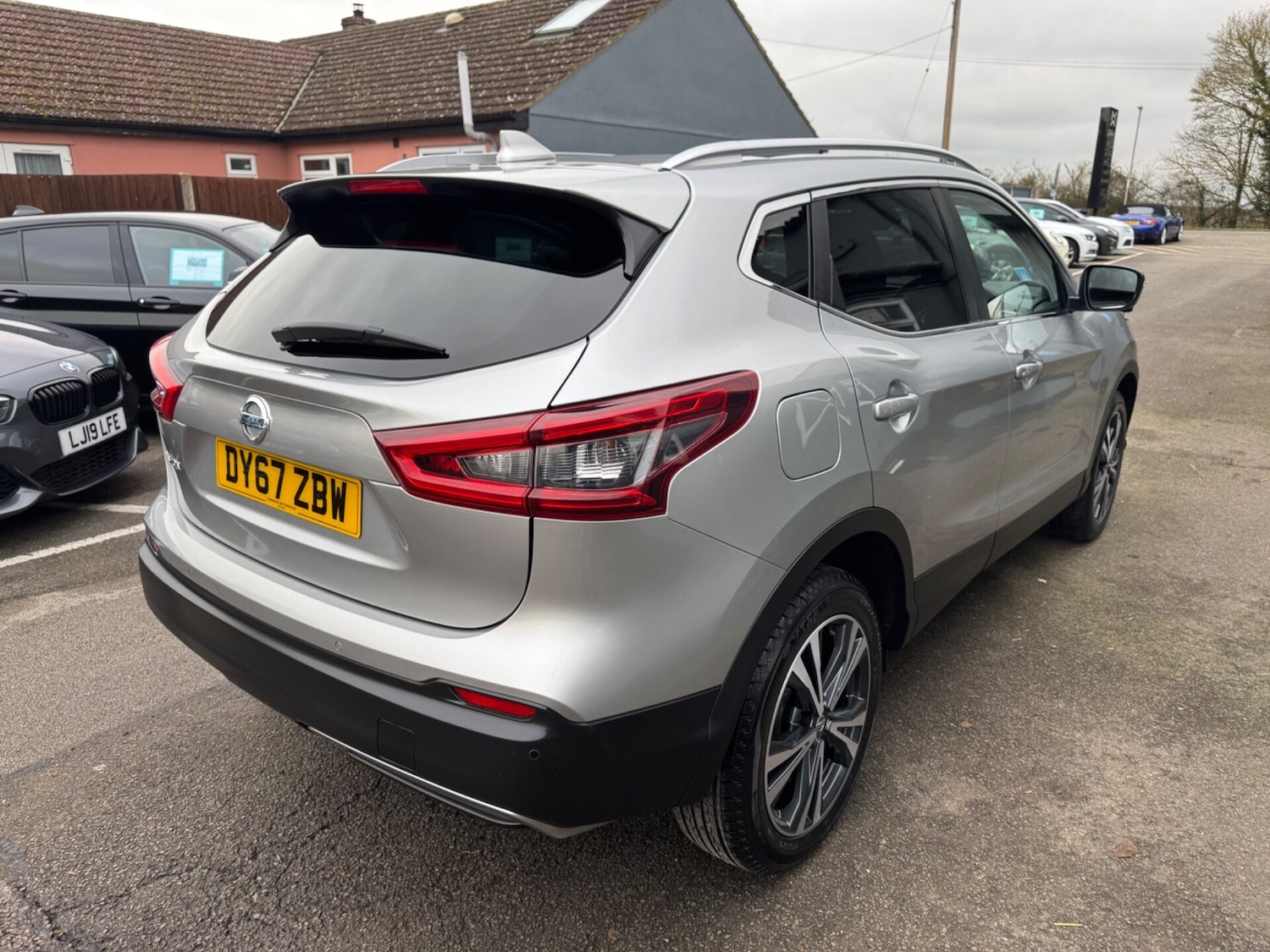 Used Nissan Qashqai 2017 for sale - 77211347: Photo 2