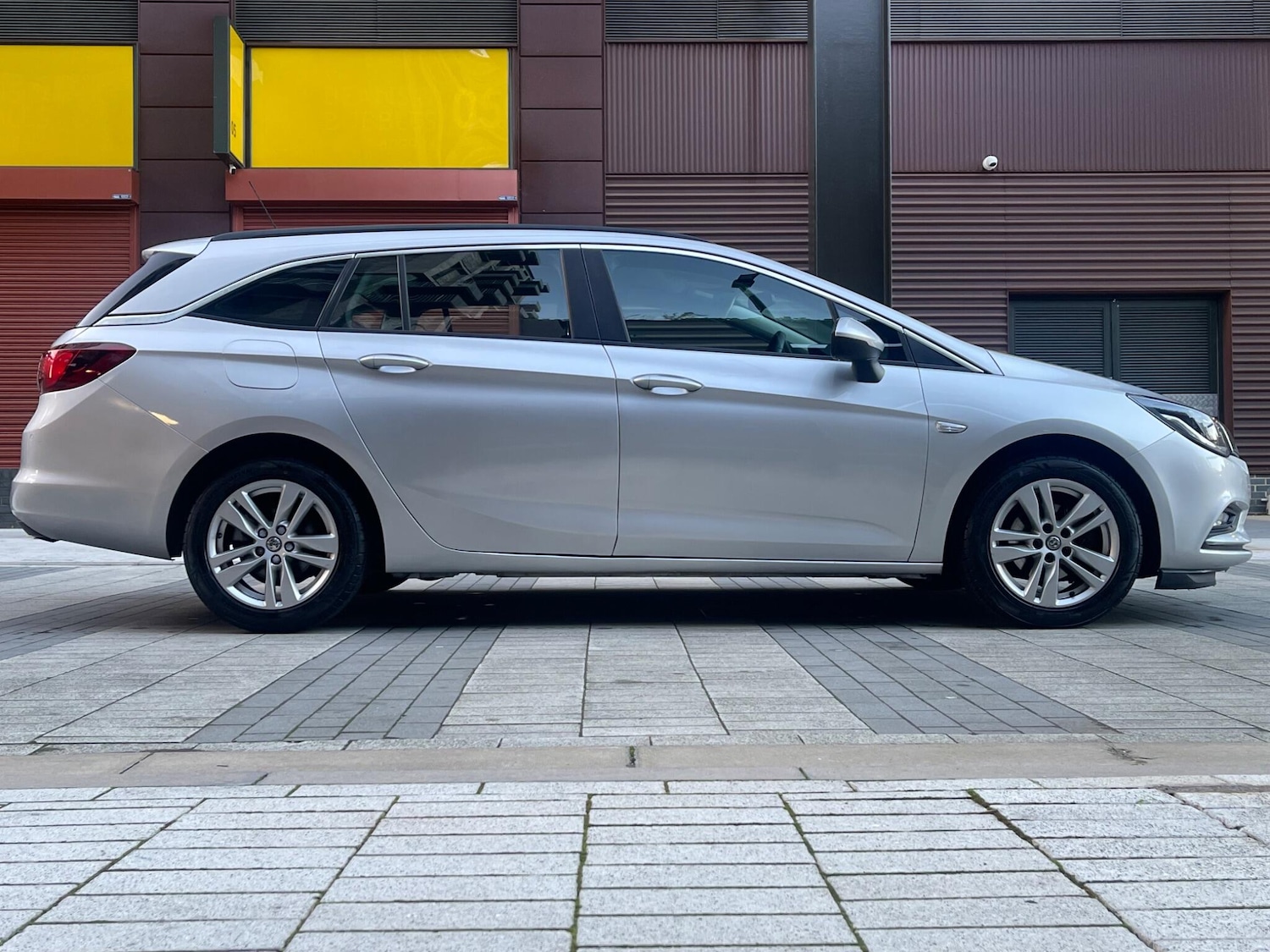 Used Vauxhall Astra for sale - 77016629: Photo 2