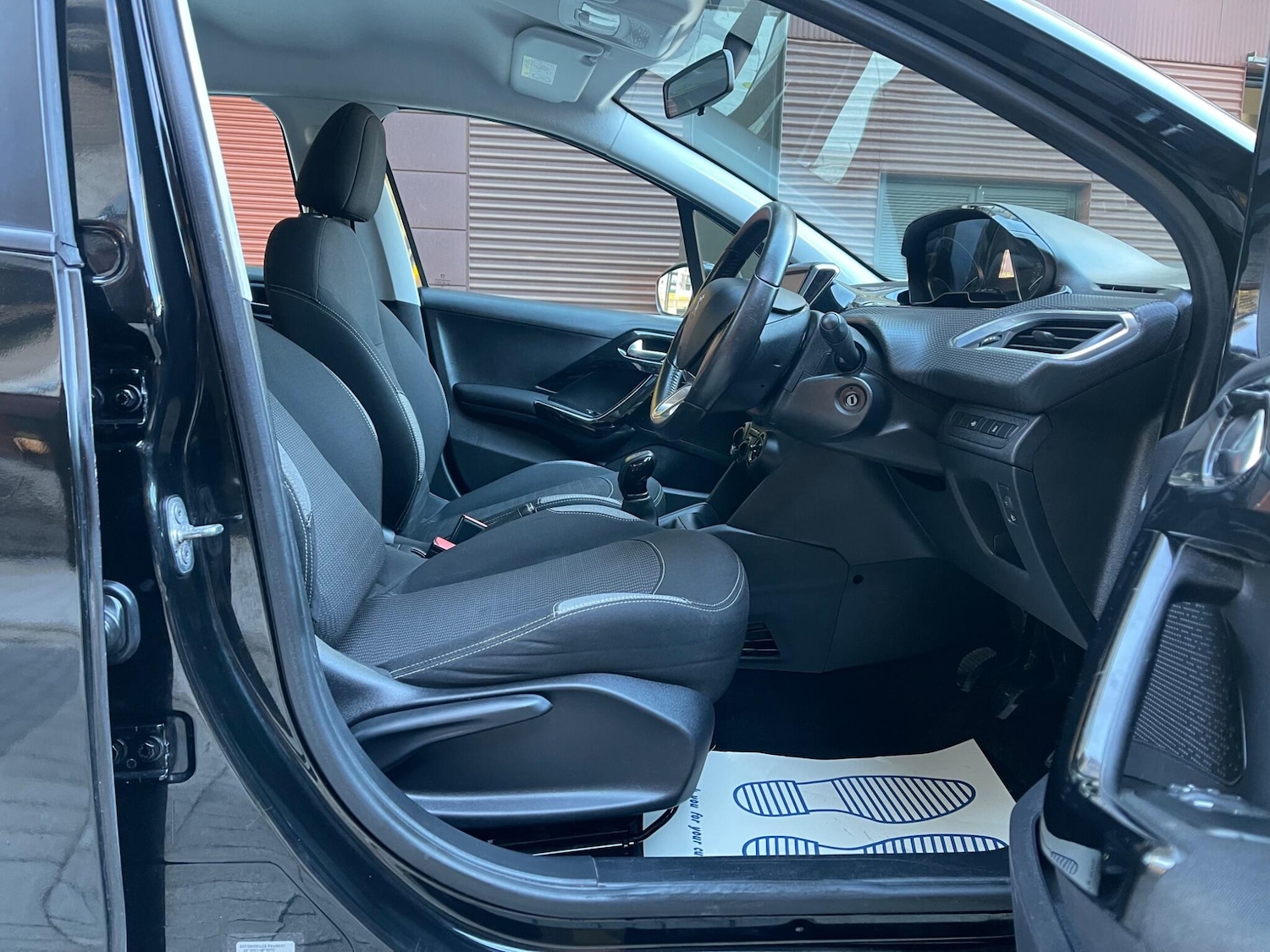 Used Peugeot 208 2017 for sale - 77131365: Photo 24