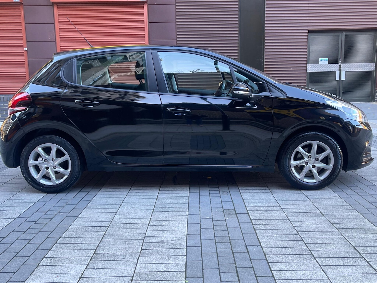 Used Peugeot 208 2017 for sale - 77671604: Photo 2