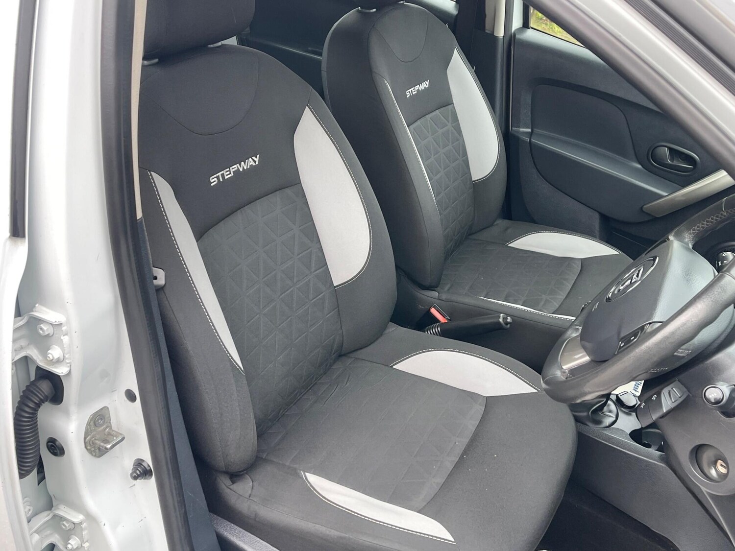 Used Dacia Sandero Stepway 2015 for sale - 76994697: Photo 32