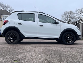 Used Dacia Sandero Stepway 2015 for sale - 76994697: Photo