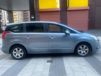 Used Peugeot 5008 2011 for sale - 75589603: Photo