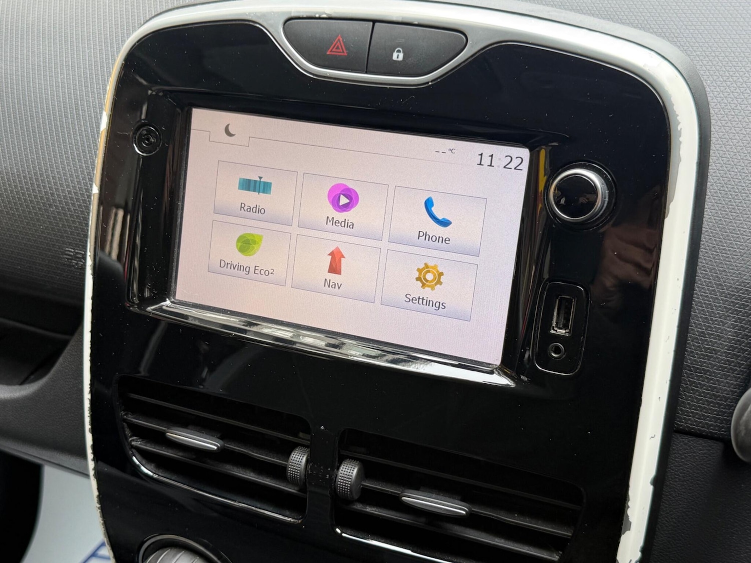 Used Renault Clio 2016 for sale - 77892193: Photo 32