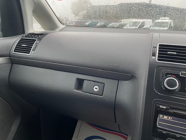 Used Volkswagen Touran 2012 for sale - 76578377: Photo 9