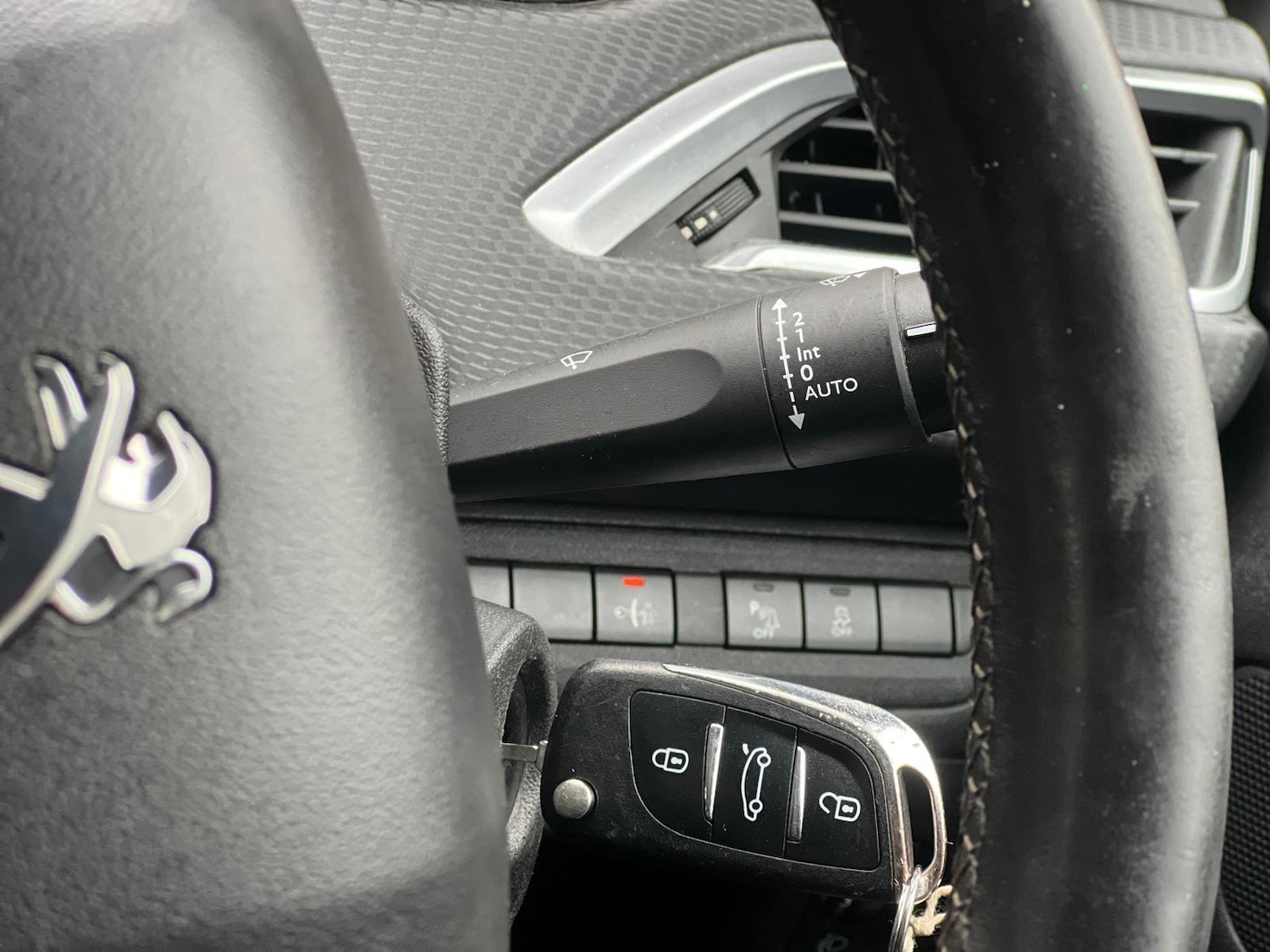 Used Peugeot 208 for sale - 77769443: Photo 42