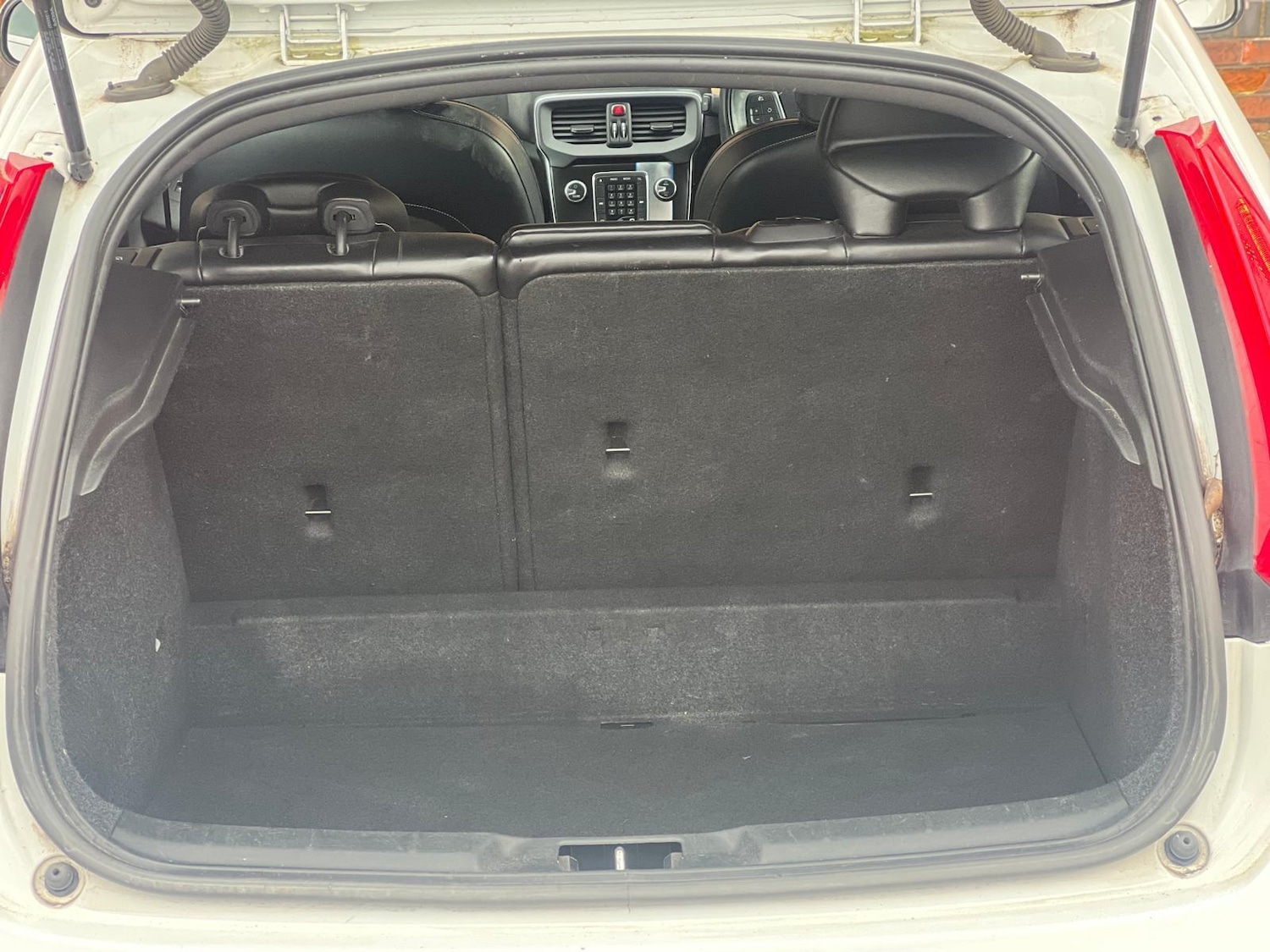 Used Volvo V40 2014 for sale - 77898213: Photo 11