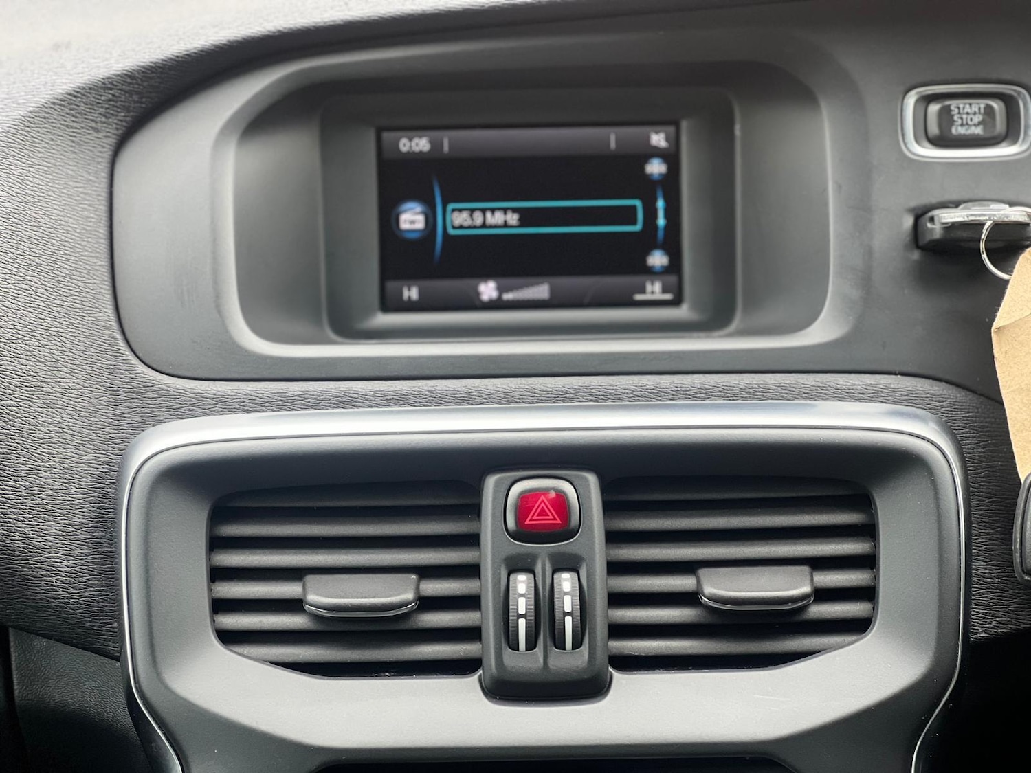 Used Volvo V40 2014 for sale - 77898213: Photo 18