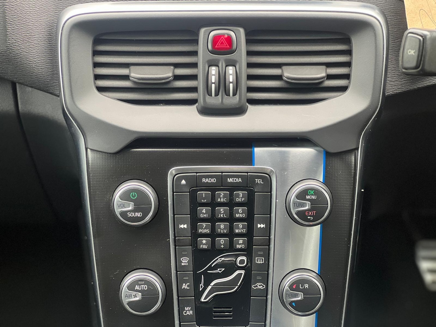 Used Volvo V40 2014 for sale - 77898213: Photo 19