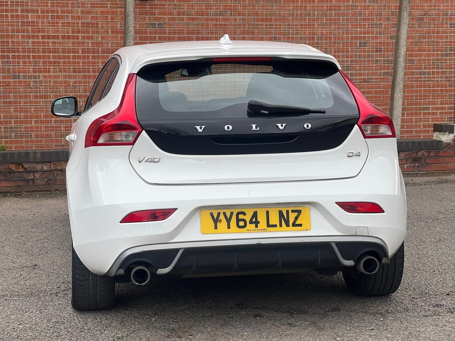 Used Volvo V40 2014 for sale - 77898213: Photo 2