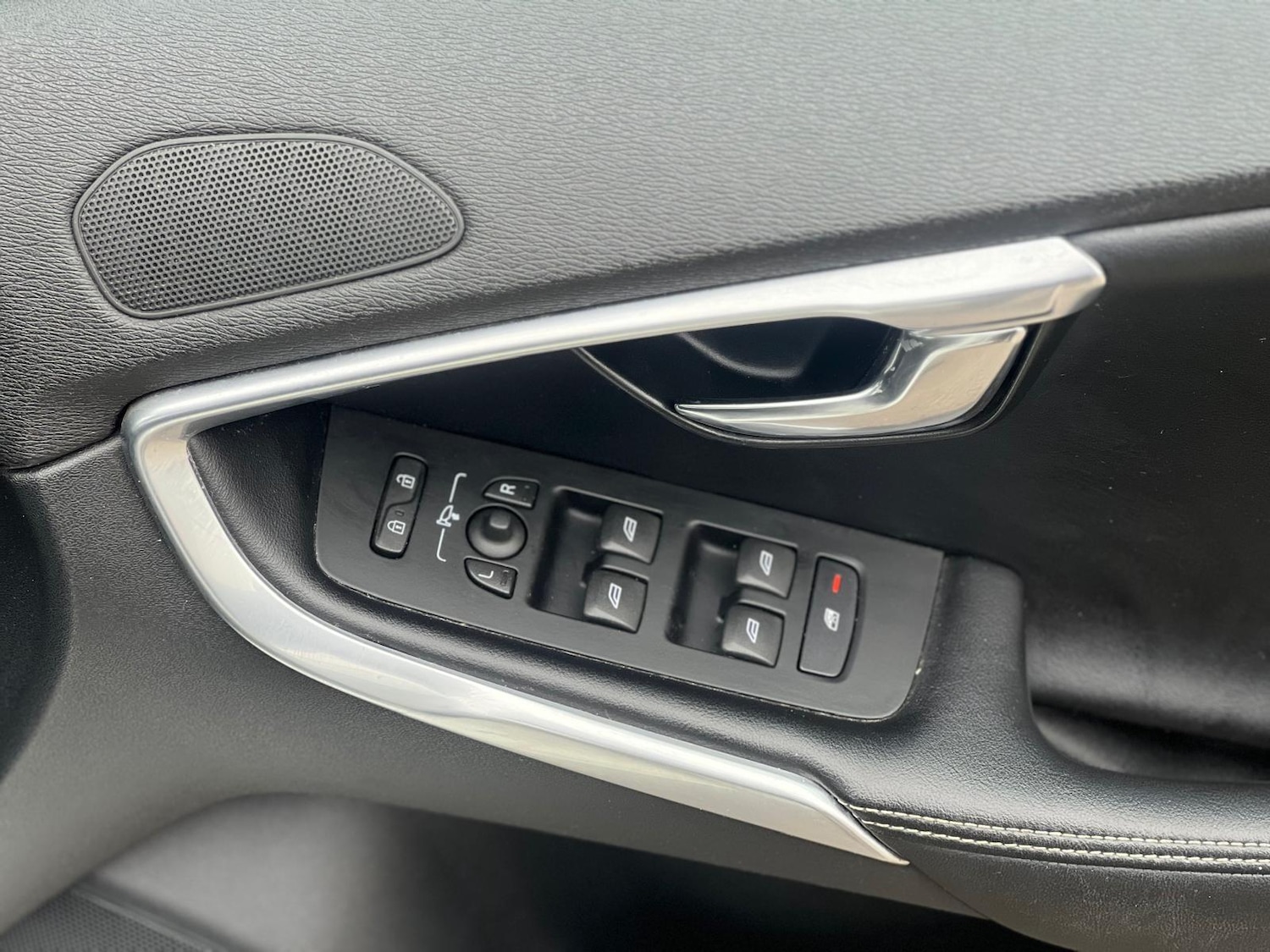 Used Volvo V40 2014 for sale - 77898213: Photo 36