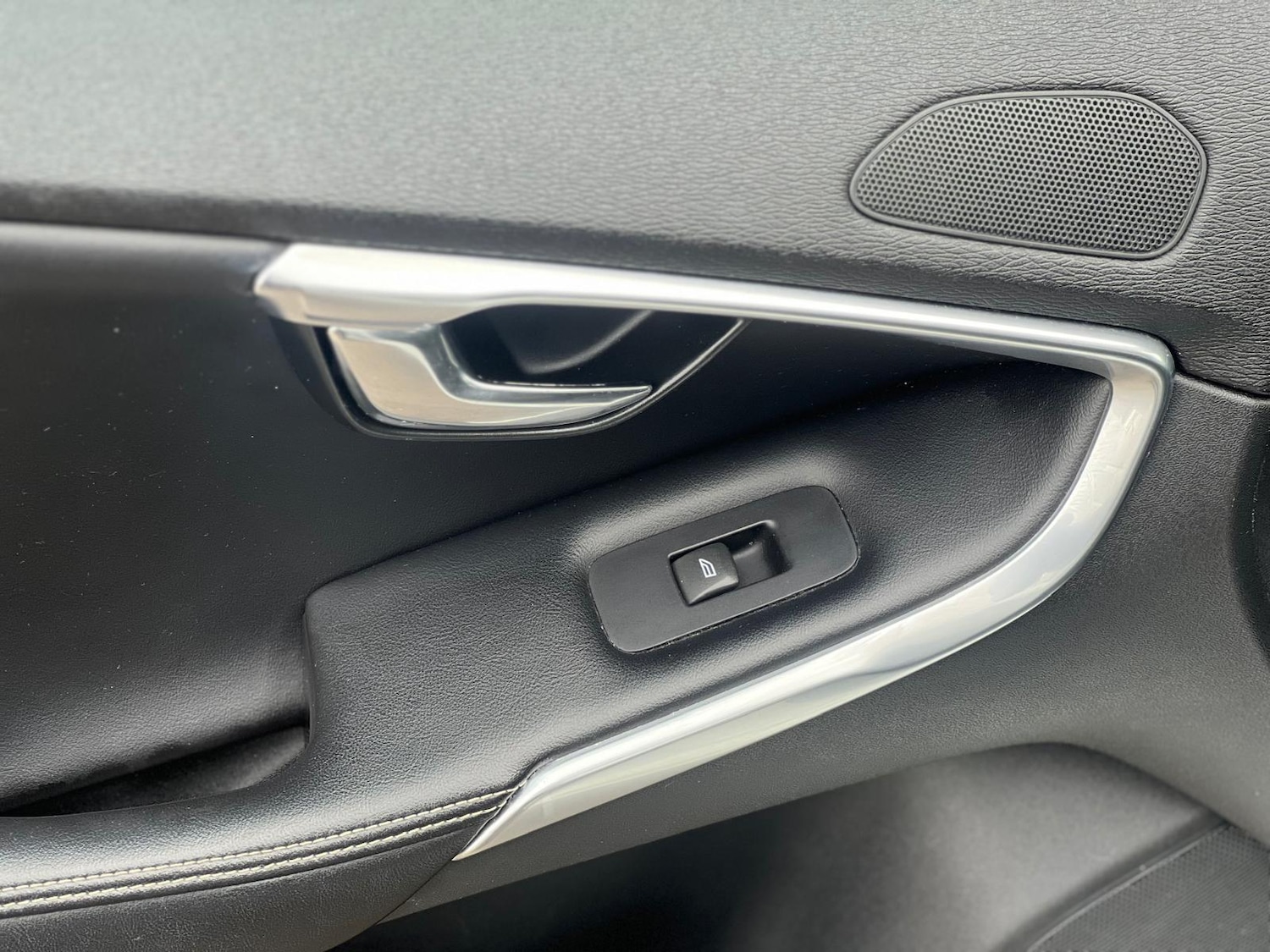 Used Volvo V40 2014 for sale - 77898213: Photo 37