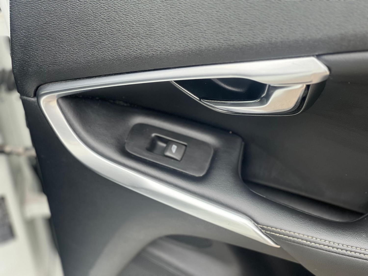 Used Volvo V40 2014 for sale - 77898213: Photo 38