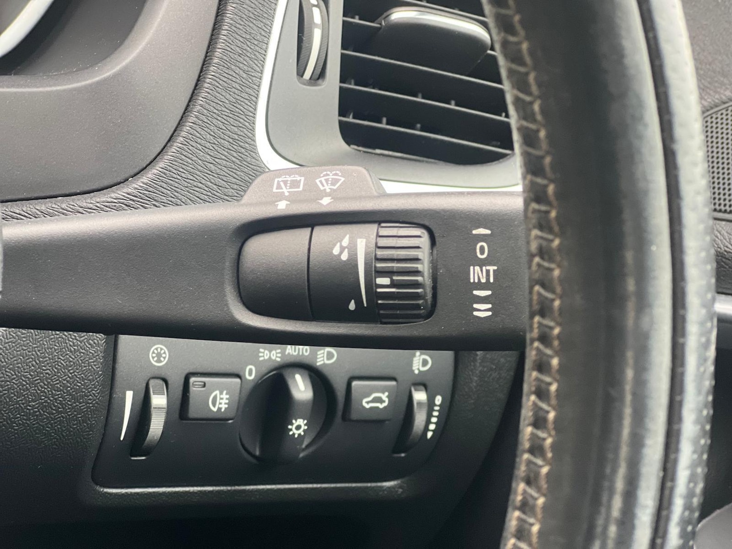 Used Volvo V40 2014 for sale - 77898213: Photo 40