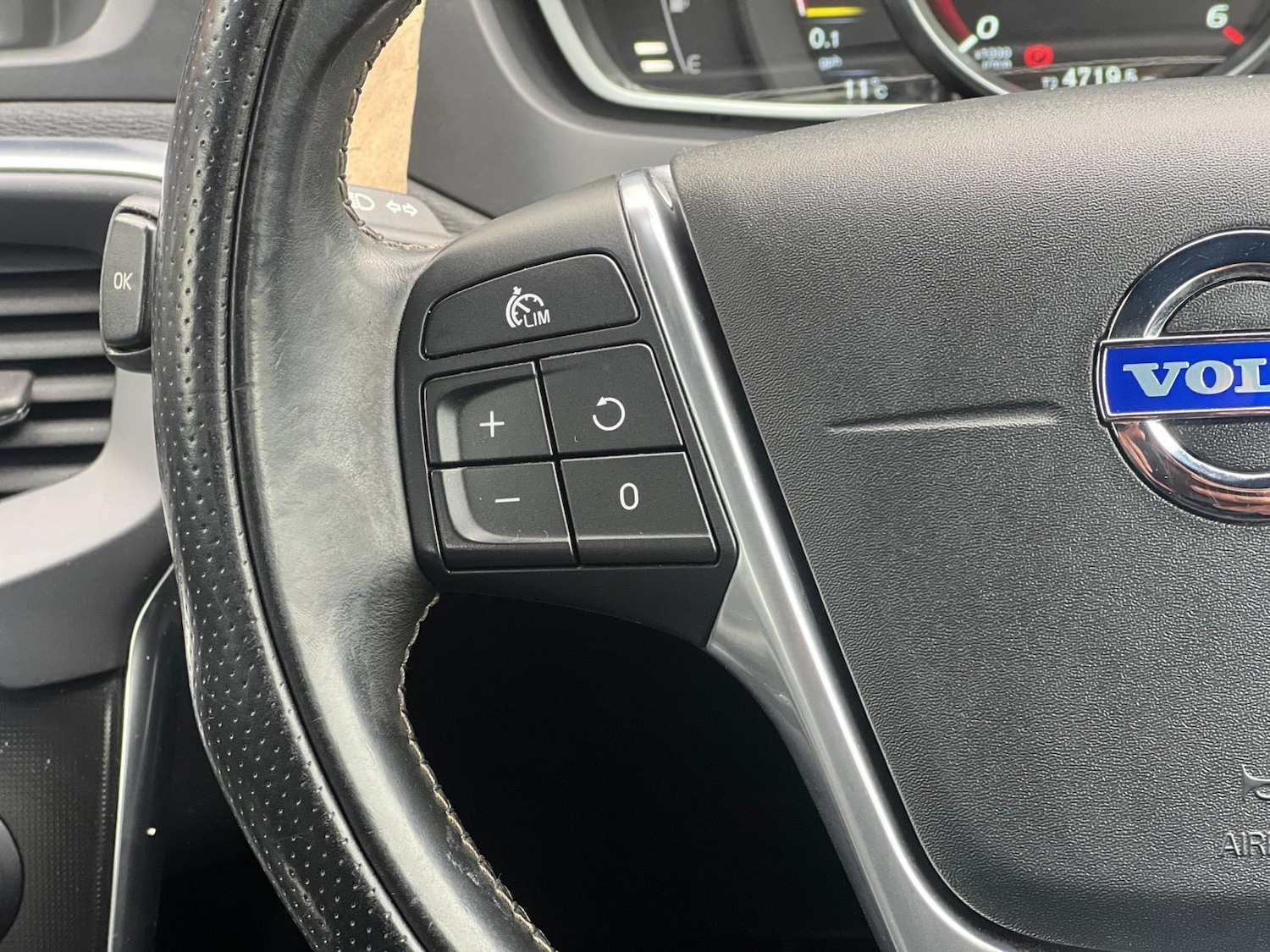 Used Volvo V40 2014 for sale - 77898213: Photo 41